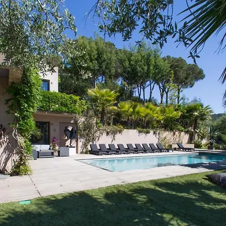 Saint-michel-lobservatoire Sleeps 12 Pool Villa *