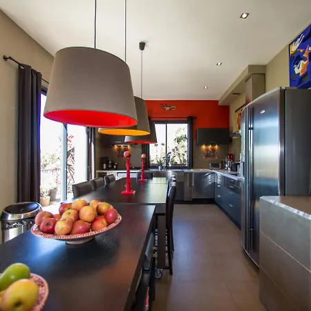 Saint-michel-lobservatoire Sleeps 12 Pool Villa