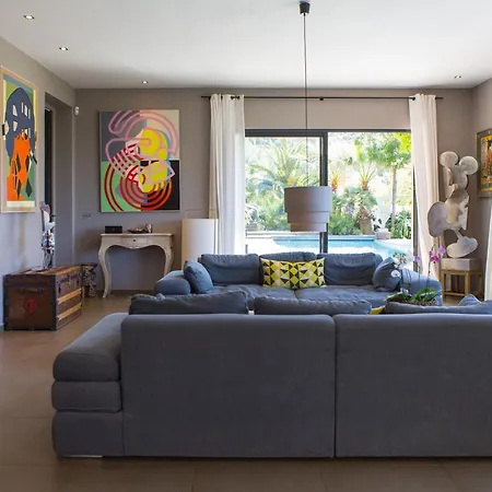 Saint-michel-lobservatoire Sleeps 12 Pool Villa