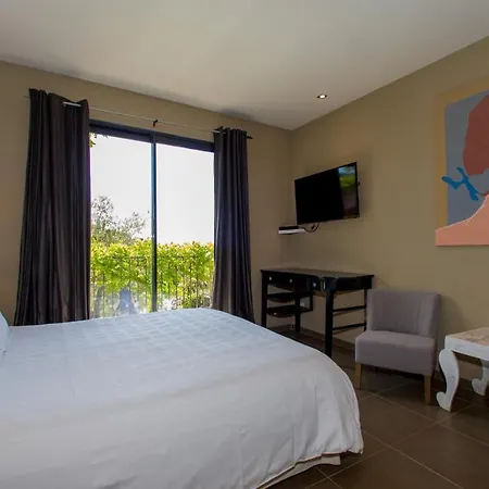 Saint-michel-lobservatoire Sleeps 12 Pool Вилла *